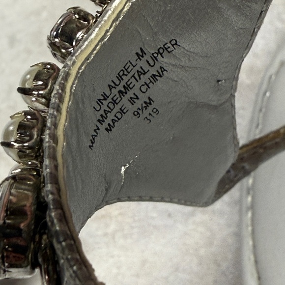 Unisa Women’s 9.5 Silver Leather‎ Rhinestone Sandals - Picture 7 of 8